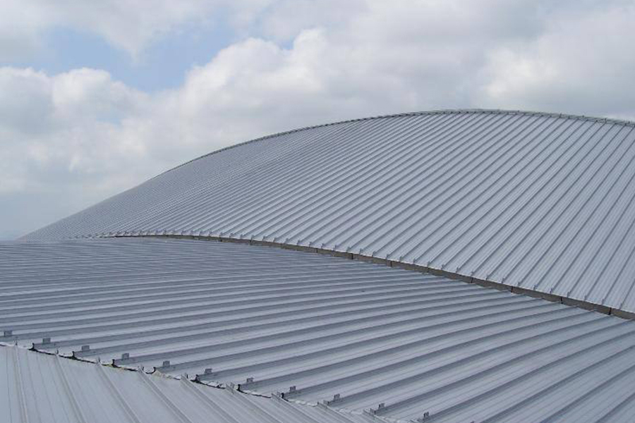 Waterproofing constructionem processus ad vertical iuncturam metalli tectum